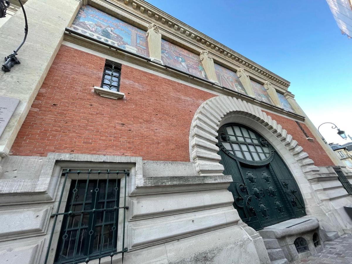 Charme De L'Ancien Pour Cet Appartement Entierement Renove Dans L'Hypercentre De Reims Exterior photo