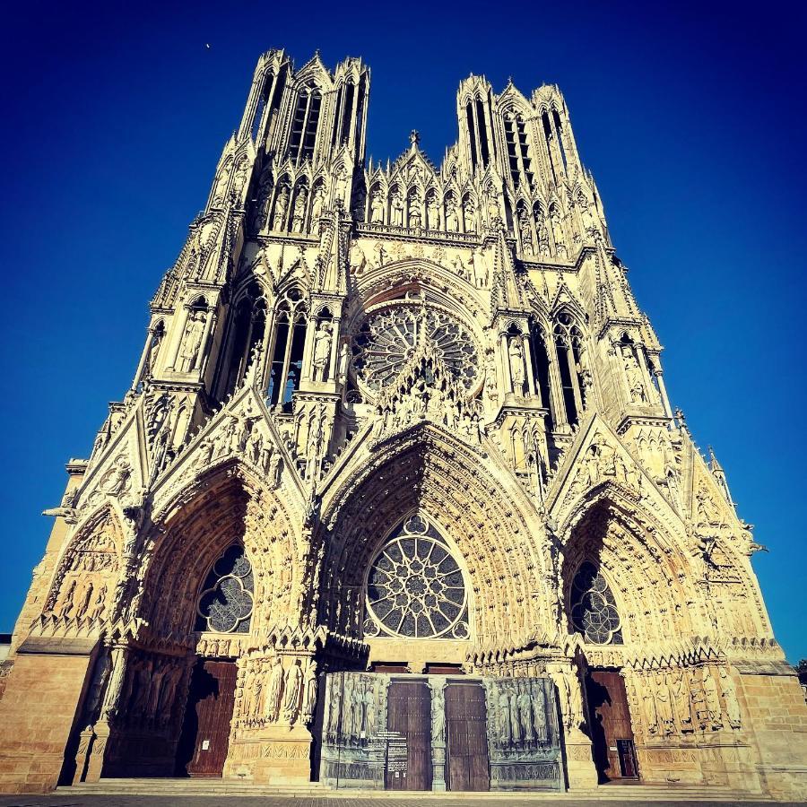 Charme De L'Ancien Pour Cet Appartement Entierement Renove Dans L'Hypercentre De Reims Exterior photo