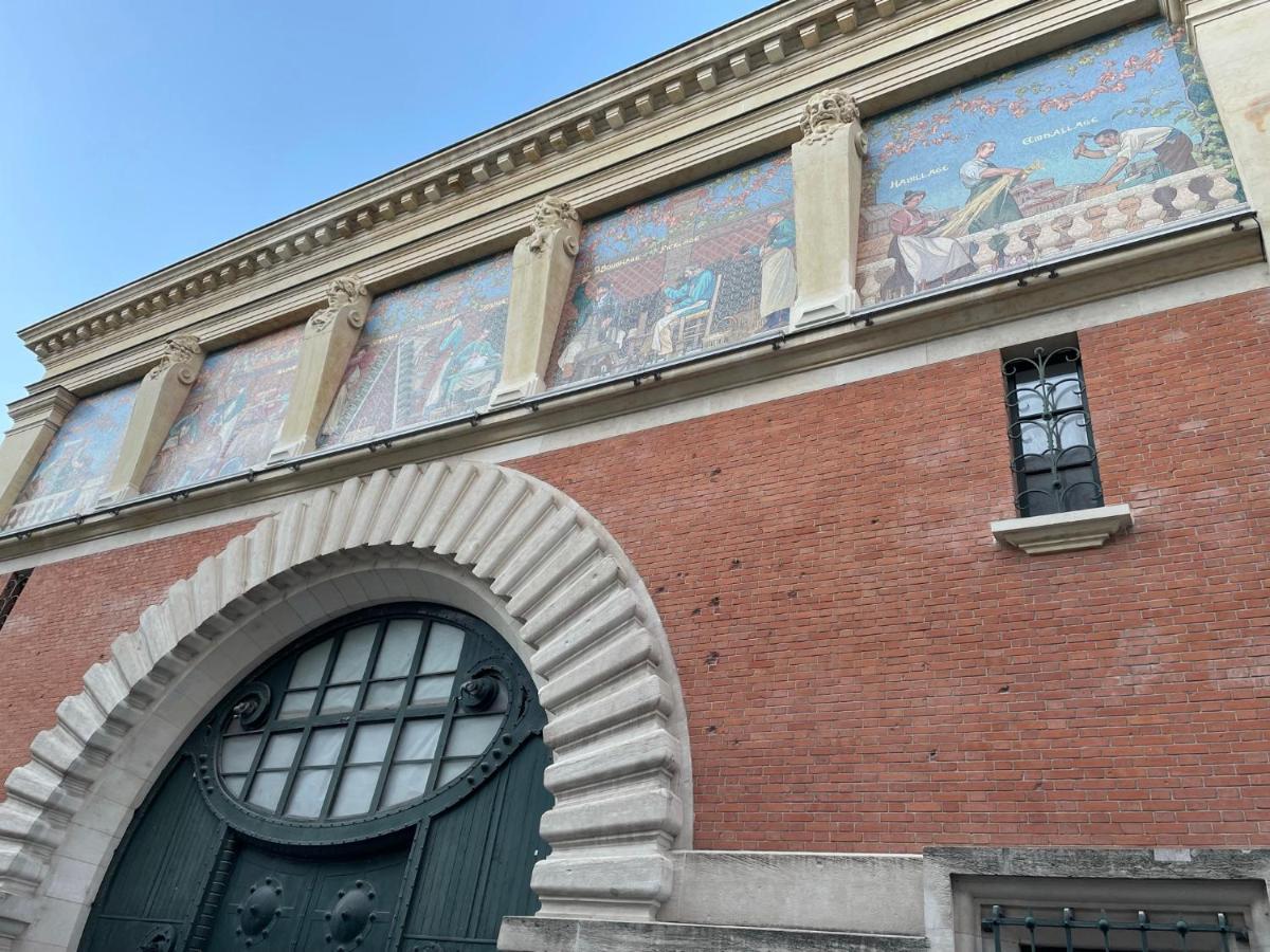 Charme De L'Ancien Pour Cet Appartement Entierement Renove Dans L'Hypercentre De Reims Exterior photo