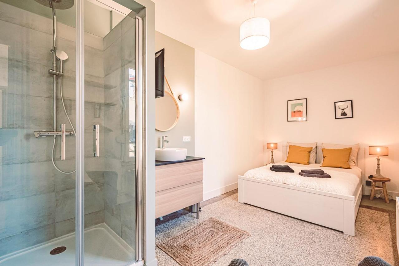 Charme De L'Ancien Pour Cet Appartement Entierement Renove Dans L'Hypercentre De Reims Exterior photo