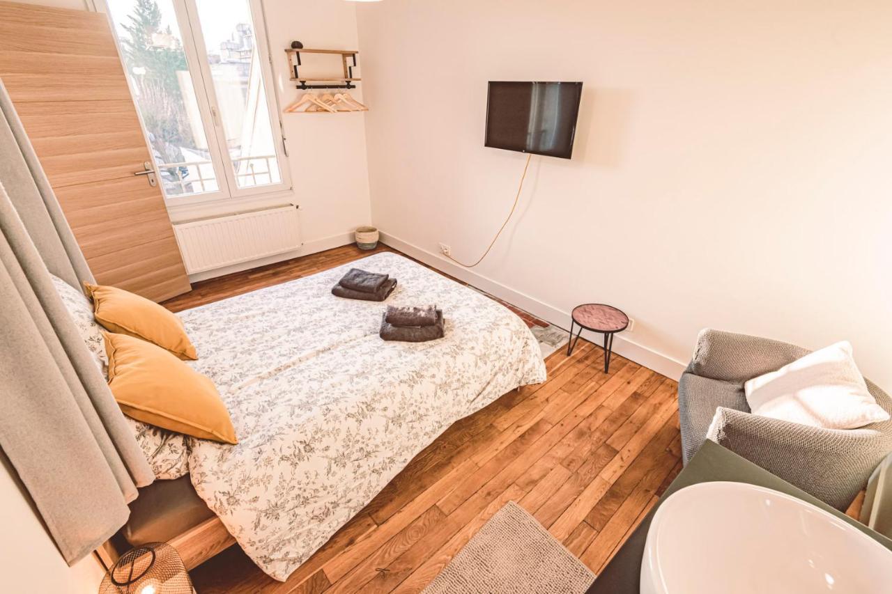 Charme De L'Ancien Pour Cet Appartement Entierement Renove Dans L'Hypercentre De Reims Exterior photo